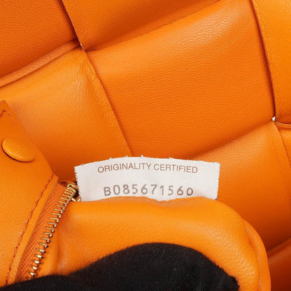 Bottega Veneta Cassette gepolsterte Intrecciato Umhängetasche in Orange