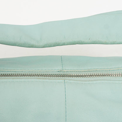 Bottega Veneta Double Knot Clutch aus celesteblauem Leder