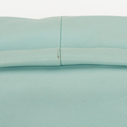 Bottega Veneta Double Knot Clutch aus celesteblauem Leder