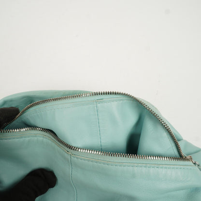 Bottega Veneta Double Knot Clutch aus celesteblauem Leder