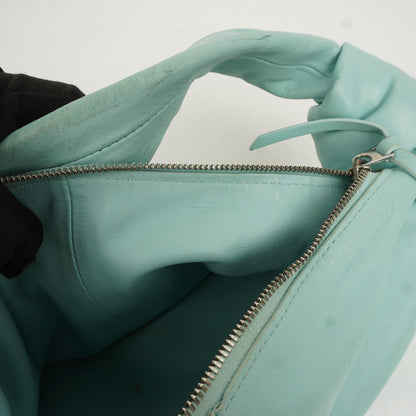 Bottega Veneta Double Knot Clutch aus celesteblauem Leder