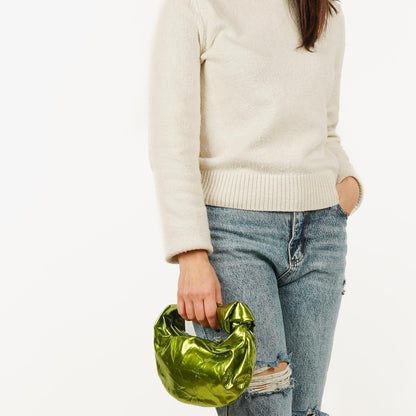 Bottega Veneta Mini Jodie Tasche aus chlorophyllfarbenem Metallic-Crushed-Kalbsleder