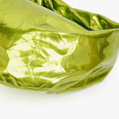 Bottega Veneta Mini Jodie Tasche aus chlorophyllfarbenem Metallic-Crushed-Kalbsleder