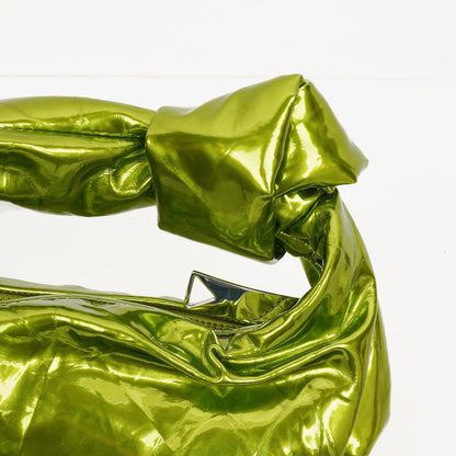 Bottega Veneta Mini Jodie Tasche aus chlorophyllfarbenem Metallic-Crushed-Kalbsleder