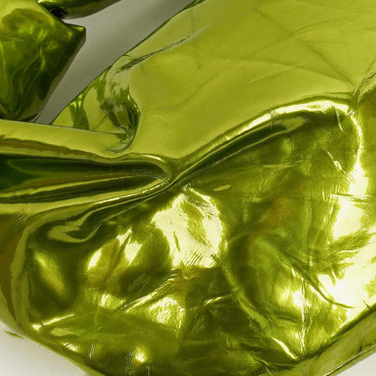 Bottega Veneta Mini Jodie Tasche aus chlorophyllfarbenem Metallic-Crushed-Kalbsleder