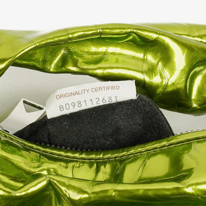 Bottega Veneta Mini Jodie Tasche aus chlorophyllfarbenem Metallic-Crushed-Kalbsleder