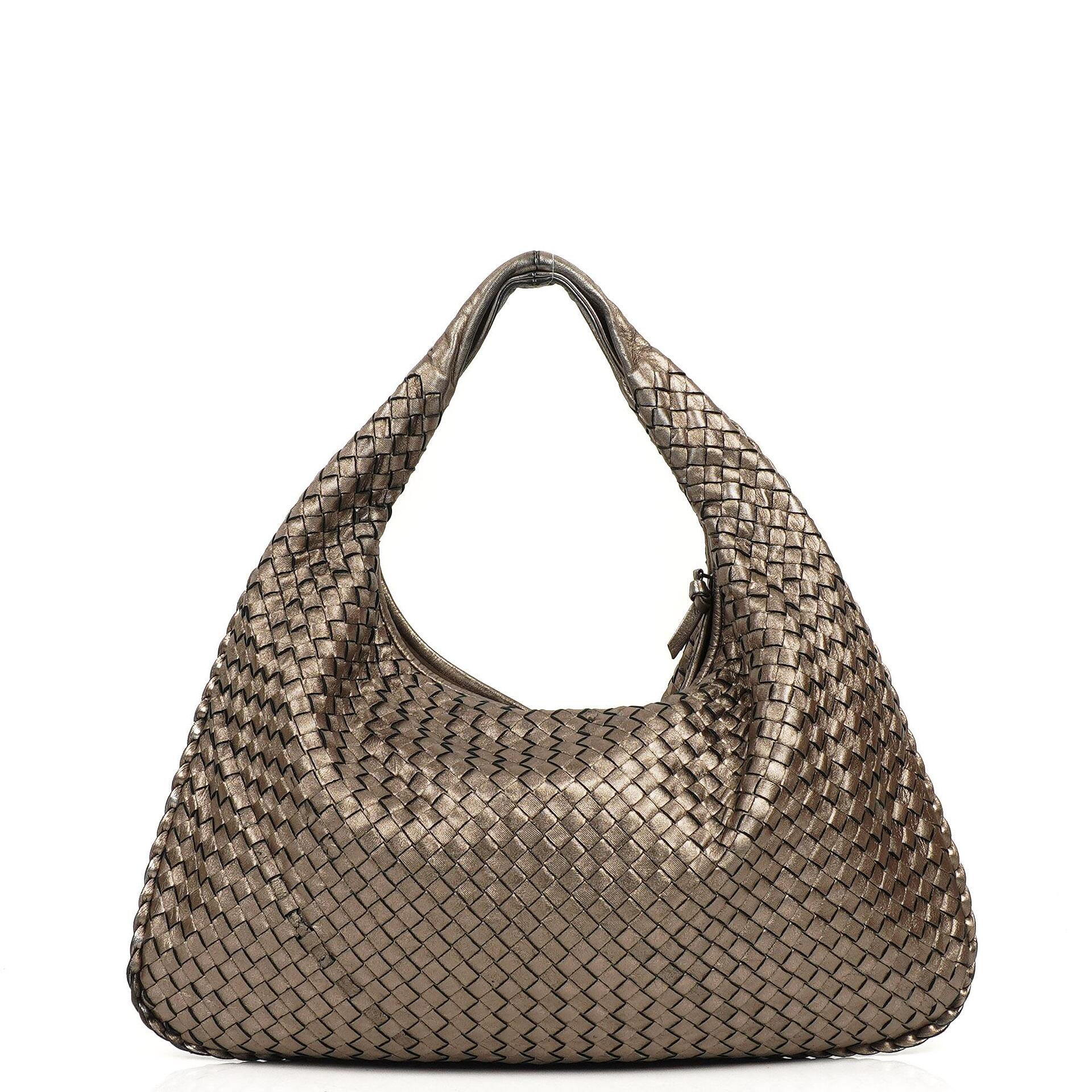 Bottega Veneta Large Veneta Hobo Bag aus Chrom Metallic Nappa Intrecciato