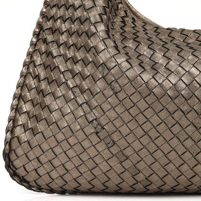 Bottega Veneta Large Veneta Hobo Bag aus Chrom Metallic Nappa Intrecciato