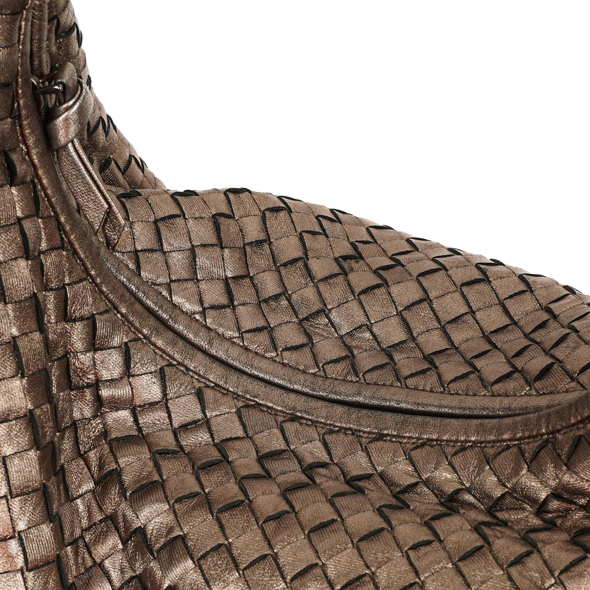 Bottega Veneta Large Veneta Hobo Bag aus Chrom Metallic Nappa Intrecciato