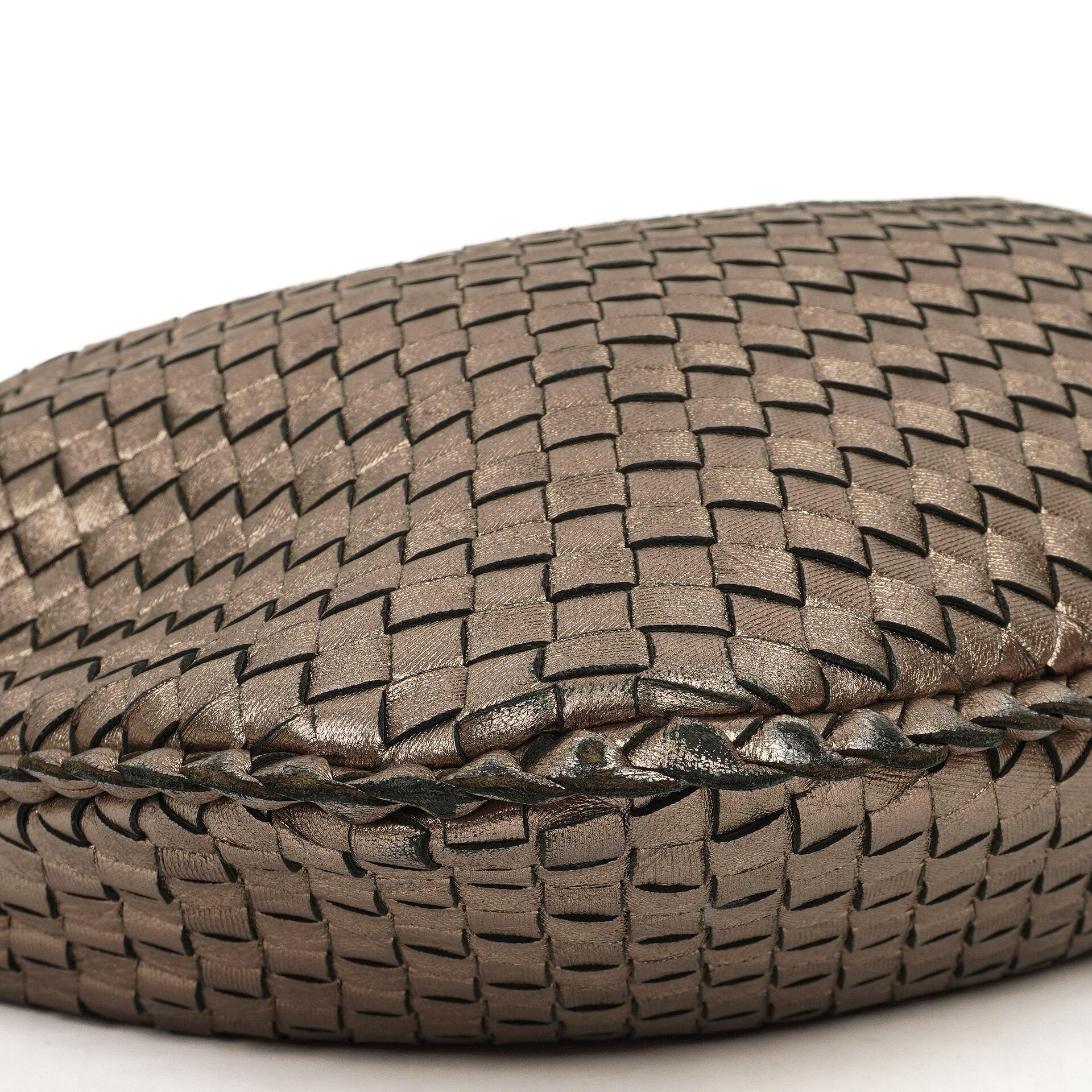Bottega Veneta Large Veneta Hobo Bag aus Chrom Metallic Nappa Intrecciato