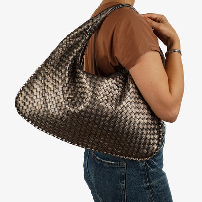 Bottega Veneta Large Veneta Hobo Bag aus Chrom Metallic Nappa Intrecciato