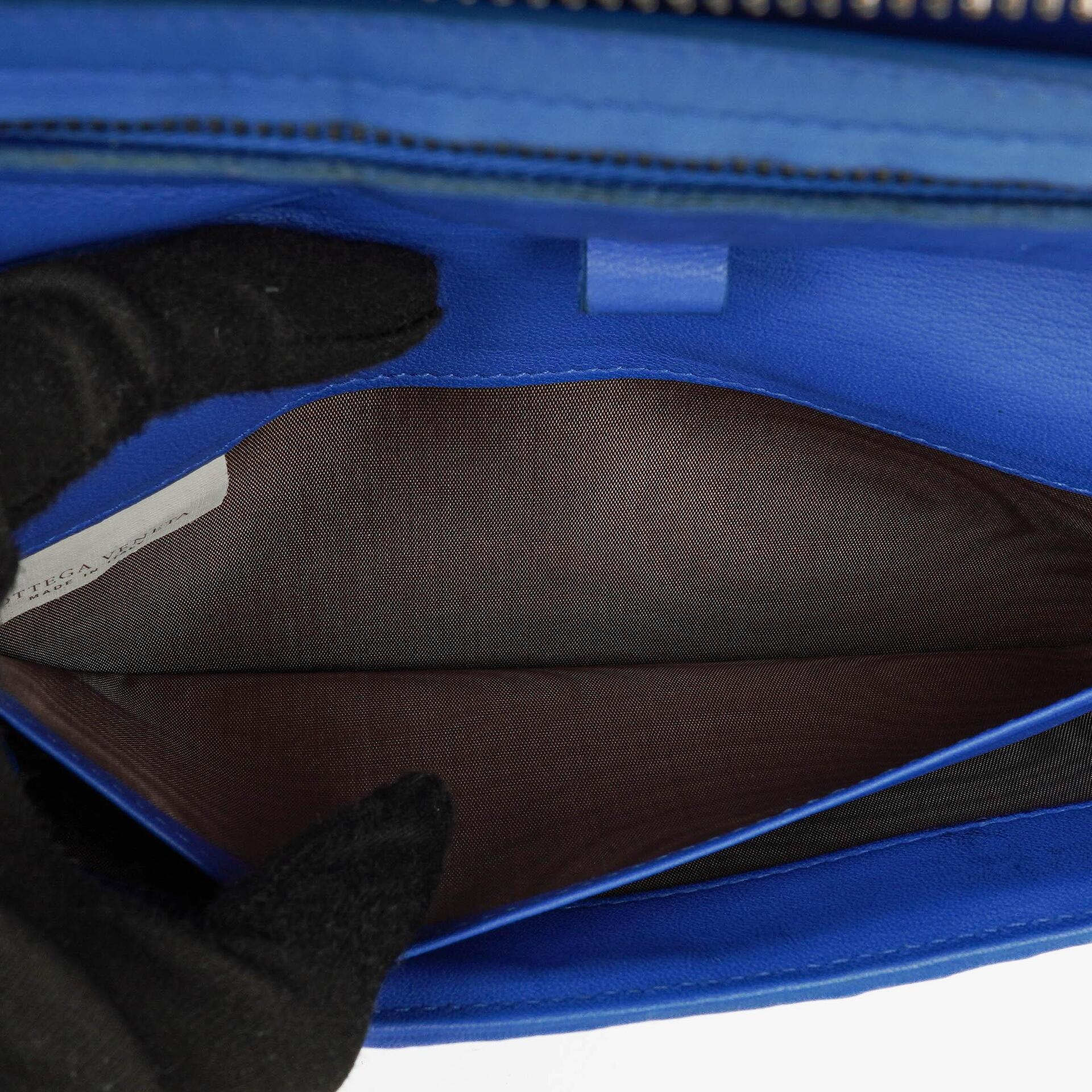 Bottega Veneta Continental Geldbörse aus blauem Intrecciato-Leder