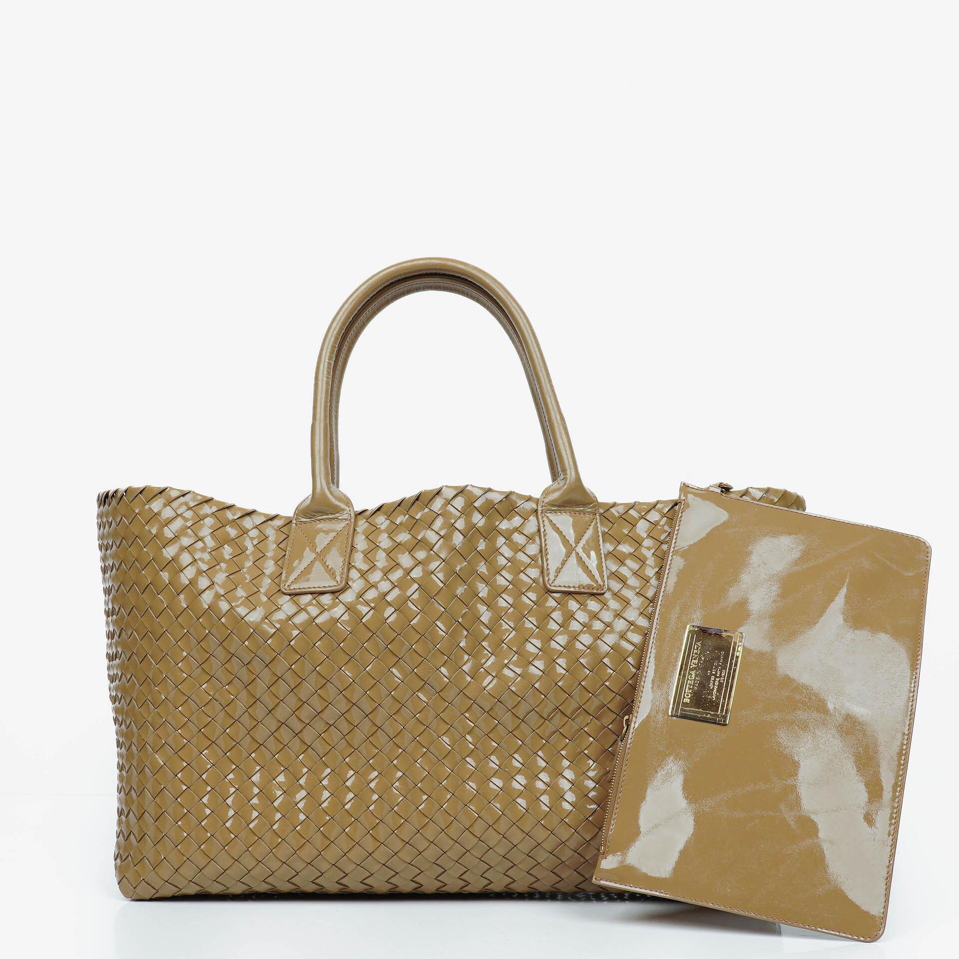 Bottega Veneta Cabat Tote Bag aus Intrecciato-Lackleder