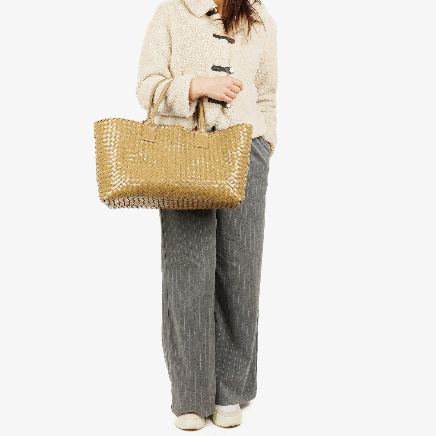 Bottega Veneta Cabat Tote Bag aus Intrecciato-Lackleder