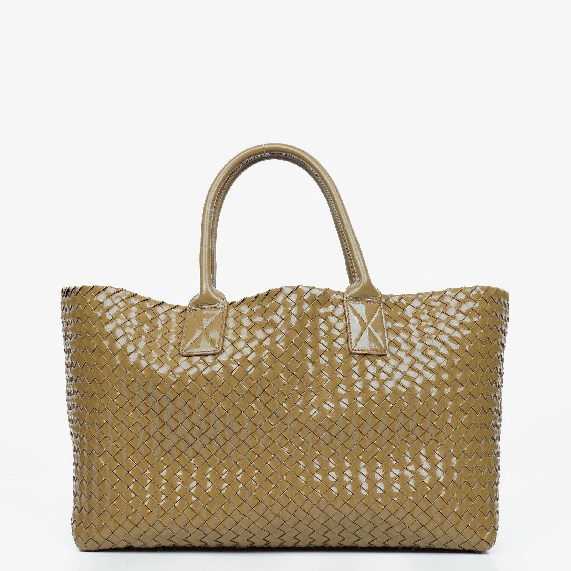 Bottega Veneta Cabat Tote Bag aus Intrecciato-Lackleder