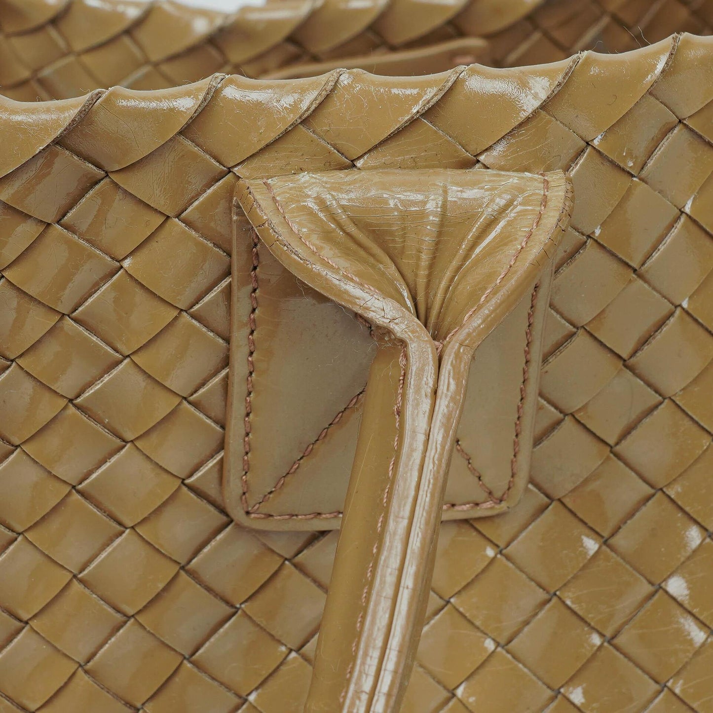 Bottega Veneta Cabat Tote Bag aus Intrecciato-Lackleder