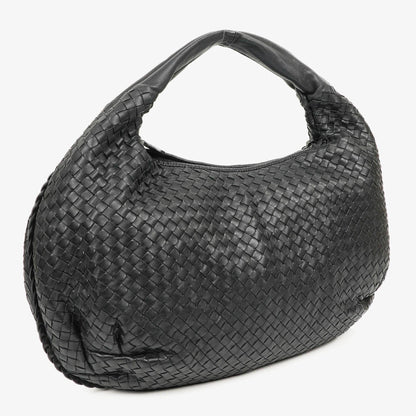 Bottega Veneta Große Belly Veneta Hobo-Tasche aus schwarzem Intrecciato-Nappaleder
