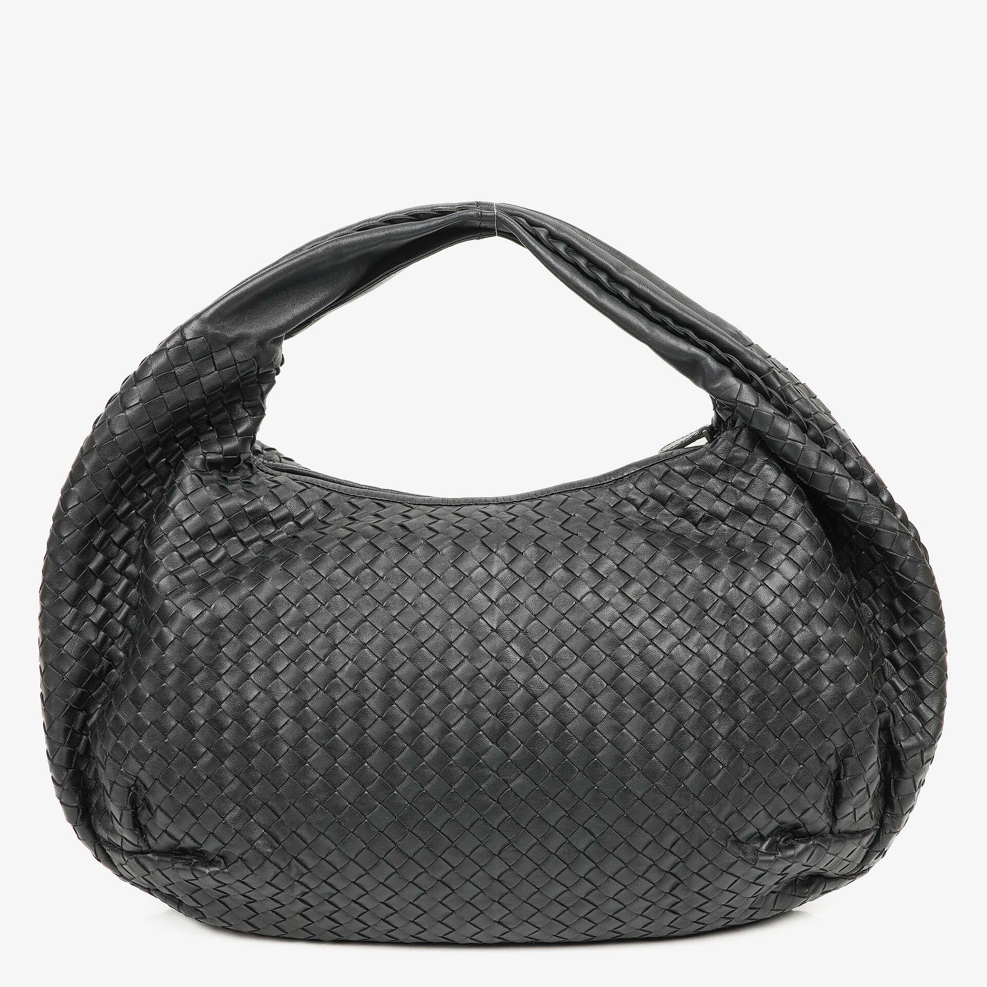 Bottega Veneta Große Belly Veneta Hobo-Tasche aus schwarzem Intrecciato-Nappaleder