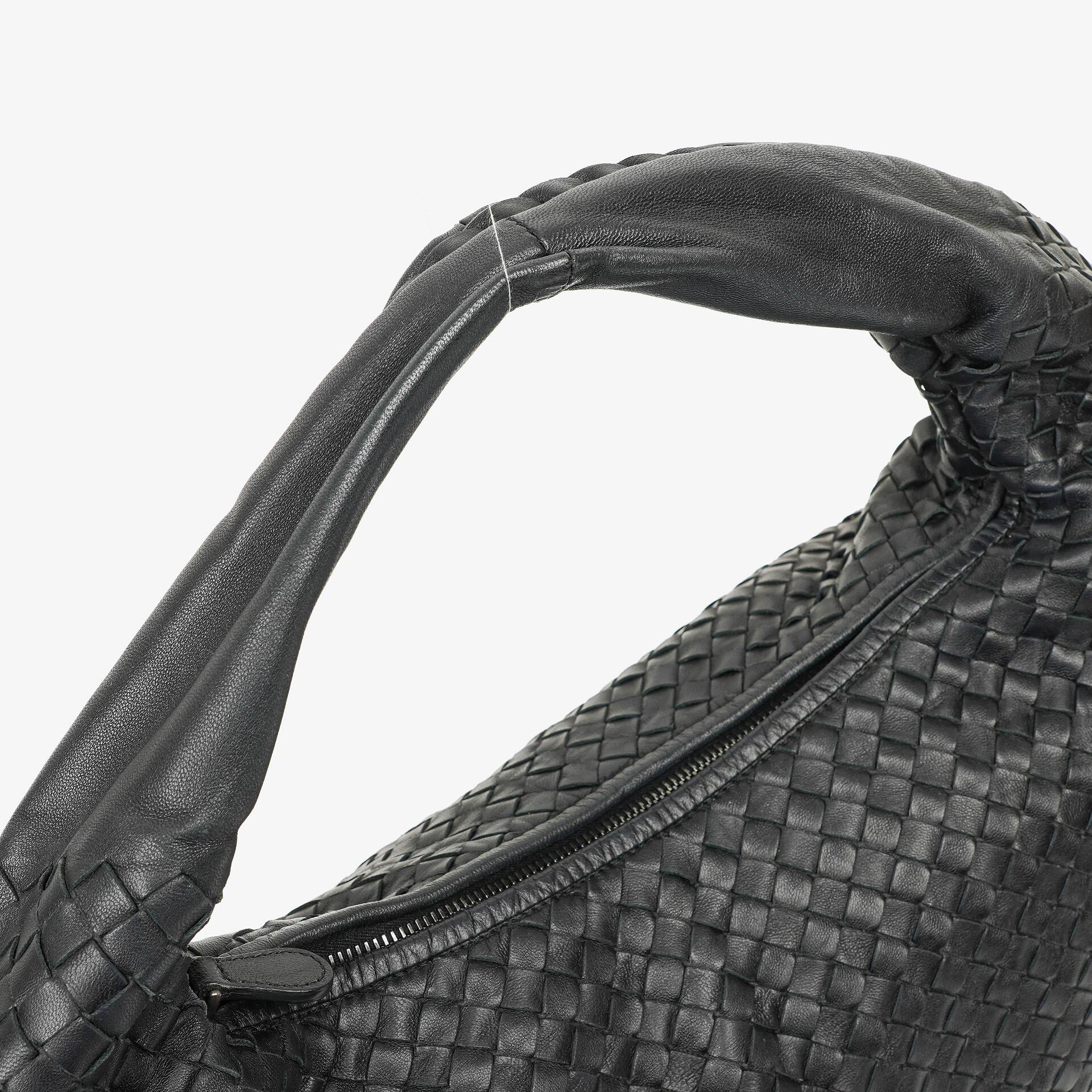 Bottega Veneta Große Belly Veneta Hobo-Tasche aus schwarzem Intrecciato-Nappaleder