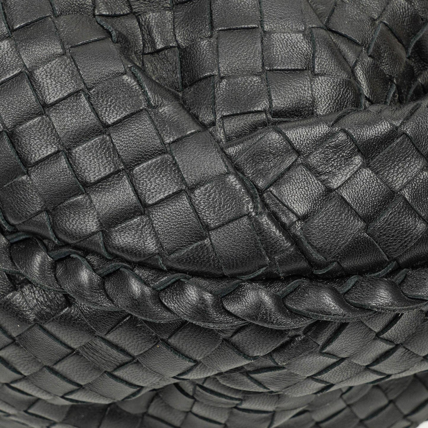 Bottega Veneta Große Belly Veneta Hobo-Tasche aus schwarzem Intrecciato-Nappaleder