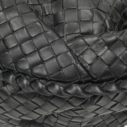 Bottega Veneta Große Belly Veneta Hobo-Tasche aus schwarzem Intrecciato-Nappaleder