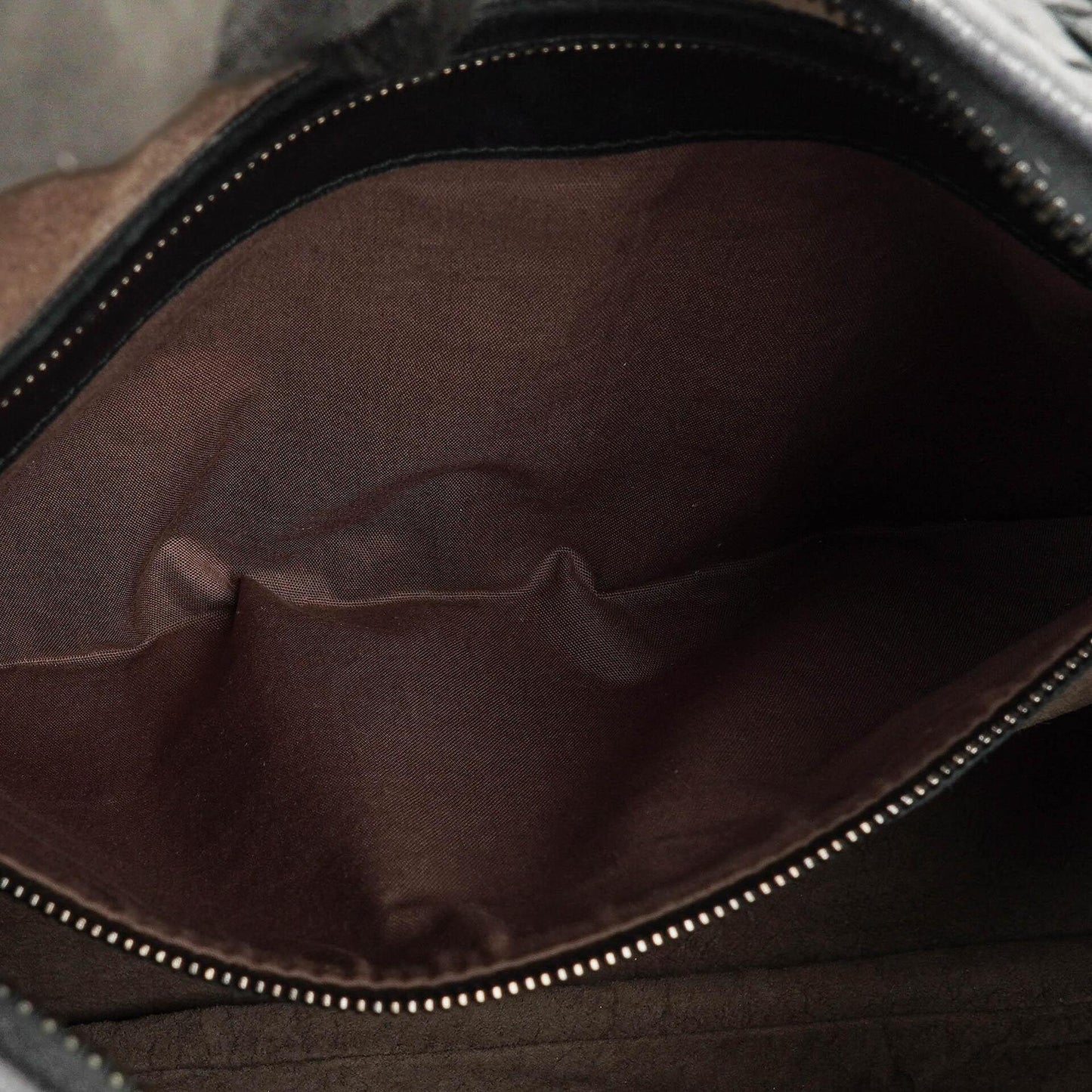 Bottega Veneta Große Belly Veneta Hobo-Tasche aus schwarzem Intrecciato-Nappaleder
