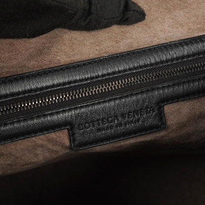 Bottega Veneta Große Belly Veneta Hobo-Tasche aus schwarzem Intrecciato-Nappaleder