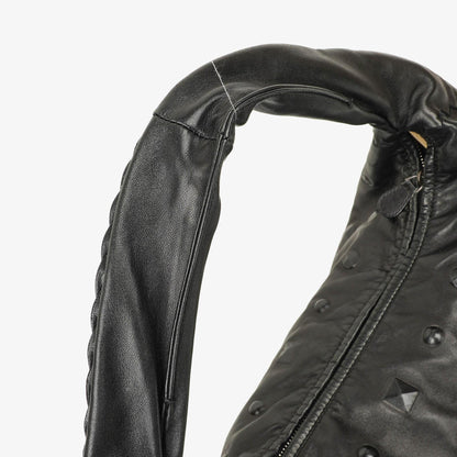 Bottega Veneta Maxi Hobo-Tasche aus schwarzem Nappa mit Nieten