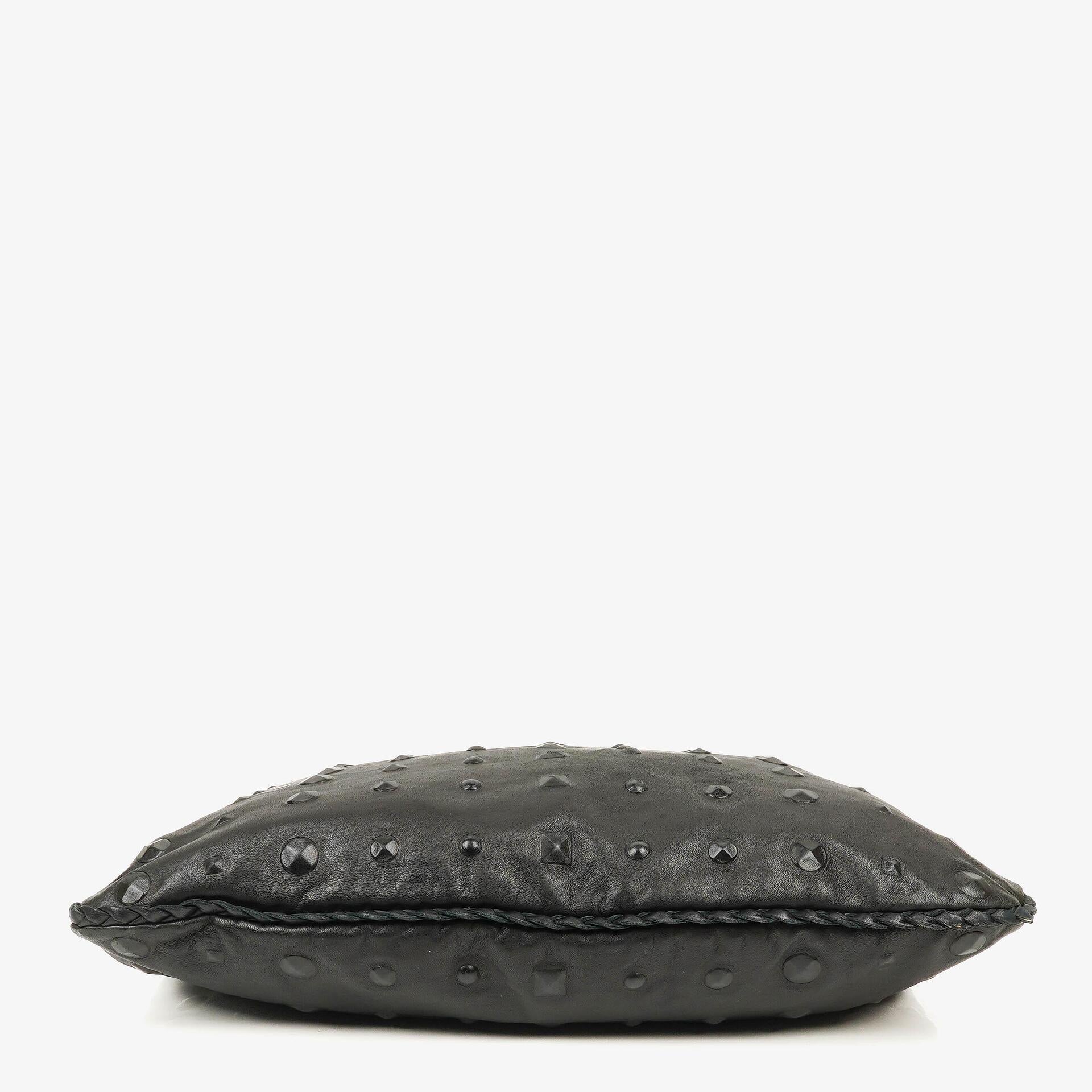 Bottega Veneta Maxi Hobo-Tasche aus schwarzem Nappa mit Nieten