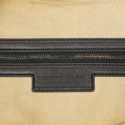 Bottega Veneta Maxi Hobo-Tasche aus schwarzem Nappa mit Nieten