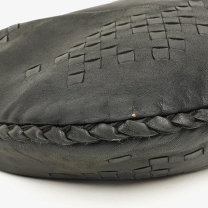 Bottega Veneta mittelgroße Hobo-Tasche aus schwarzem Nappaleder mit Nieten