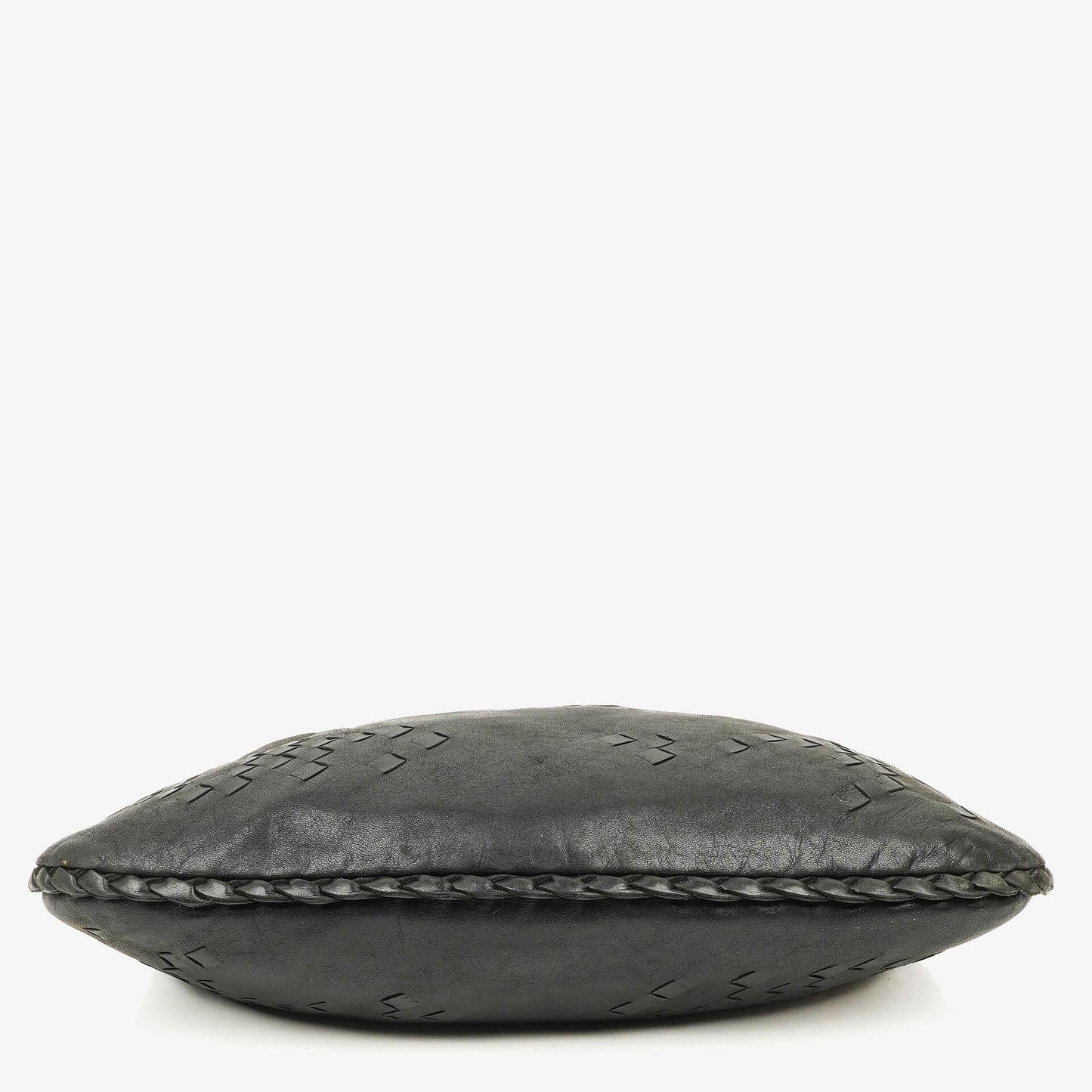 Bottega Veneta mittelgroße Hobo-Tasche aus schwarzem Nappaleder mit Nieten