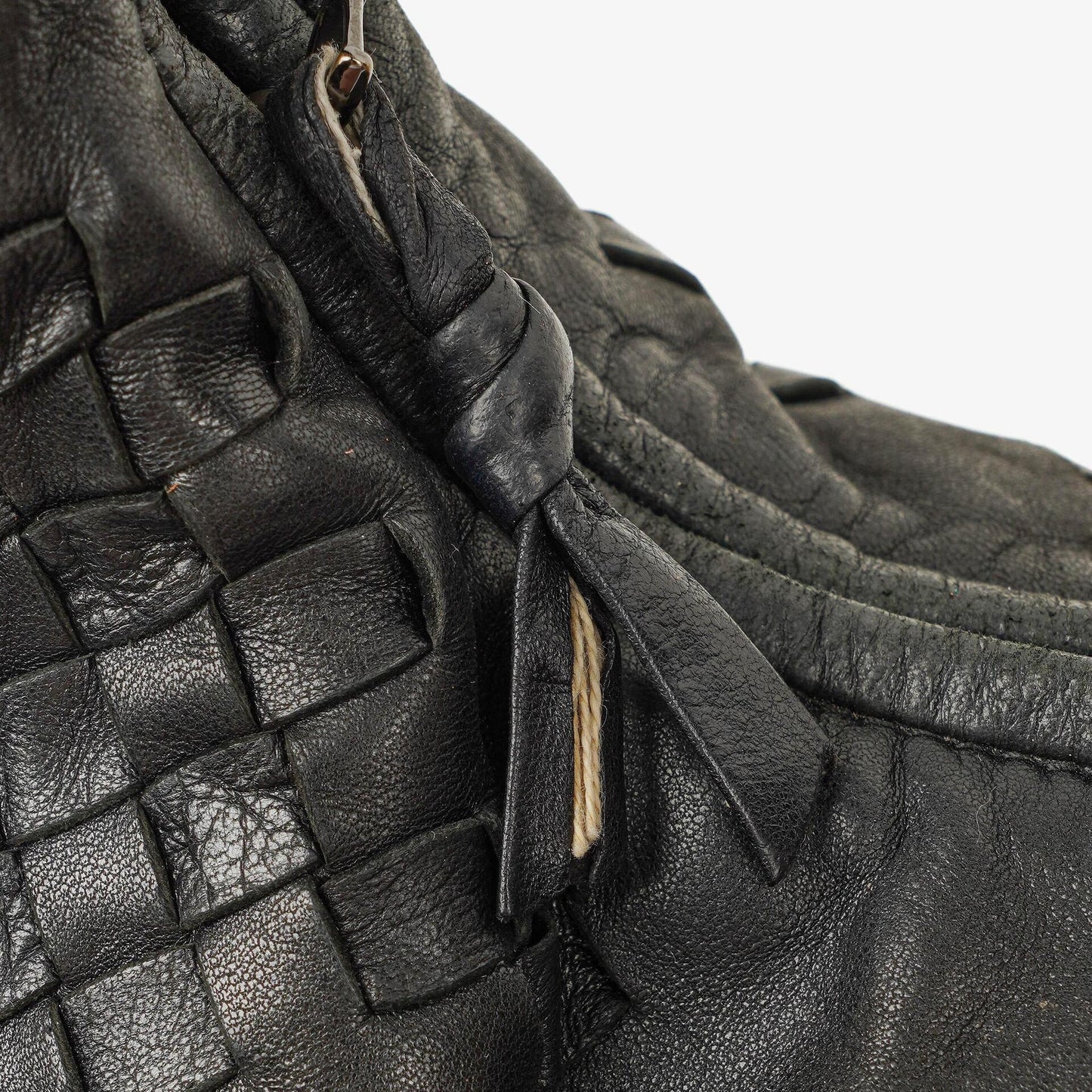 Bottega Veneta mittelgroße Hobo-Tasche aus schwarzem Nappaleder mit Nieten