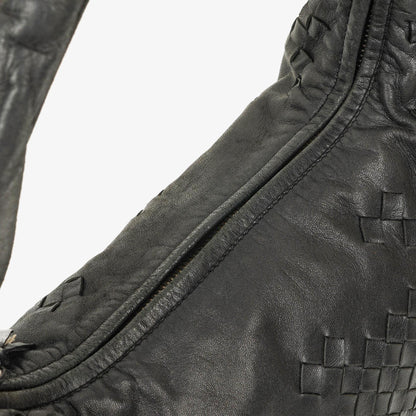 Bottega Veneta mittelgroße Hobo-Tasche aus schwarzem Nappaleder mit Nieten