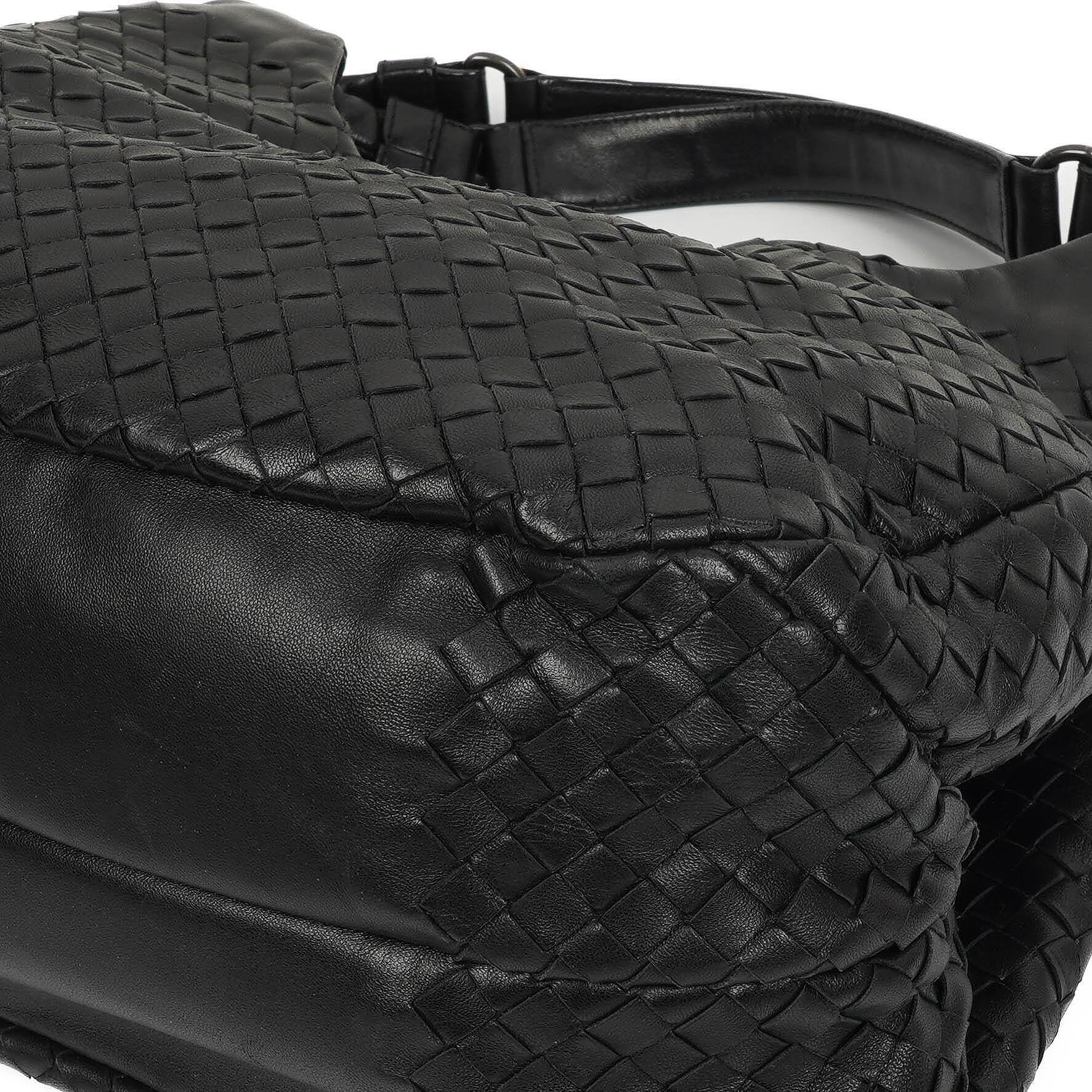 Bottega Veneta mittelgroße Campana Hobo Tasche aus schwarzem Nappa Intrecciato