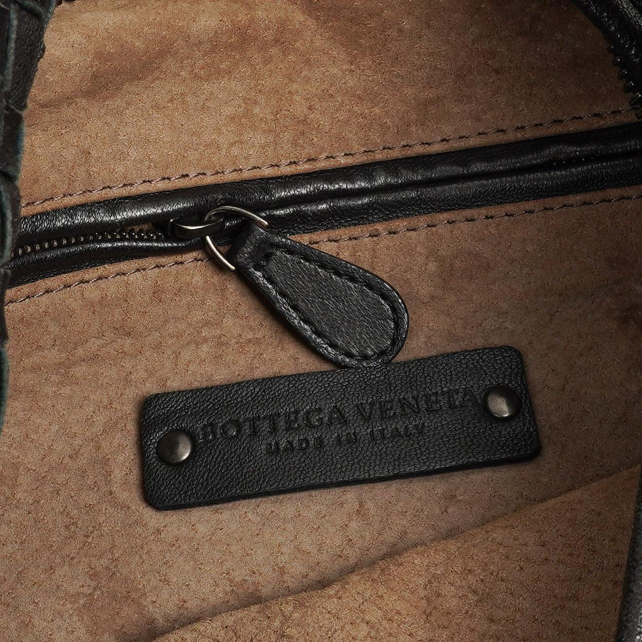 Bottega Veneta Medium Veneta Schwarzes Nappa Intrecciato Hobo Bag