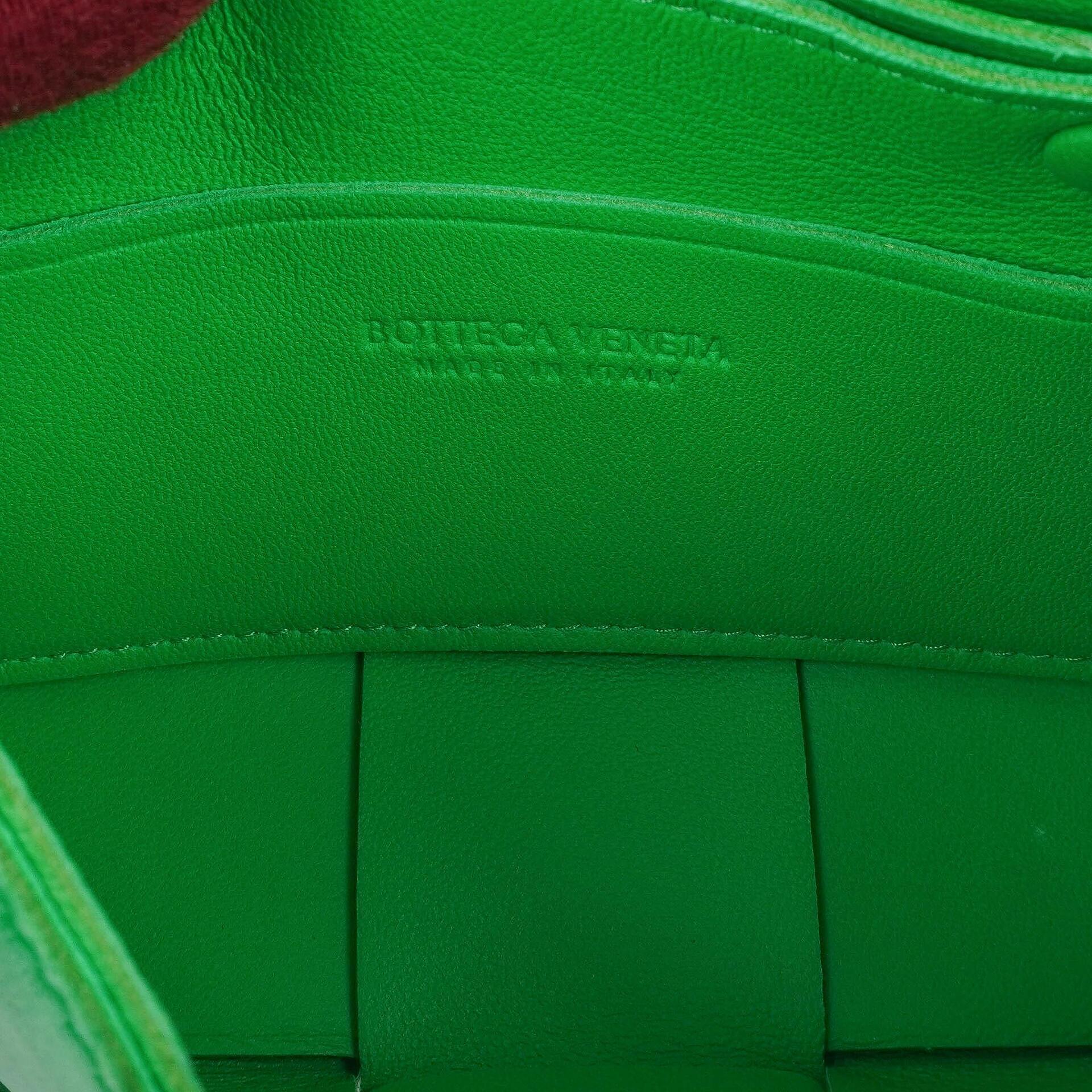 Bottega Veneta Mini Cassette Papagei Maxi Intrecciato Leder Umhängetasche