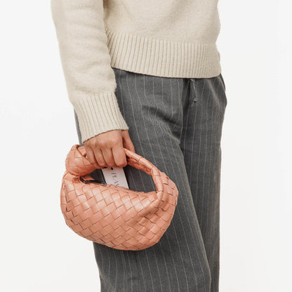Bottega Veneta Mini Jodie Tasche aus pfirsichfarbenem Nappa Intrecciato