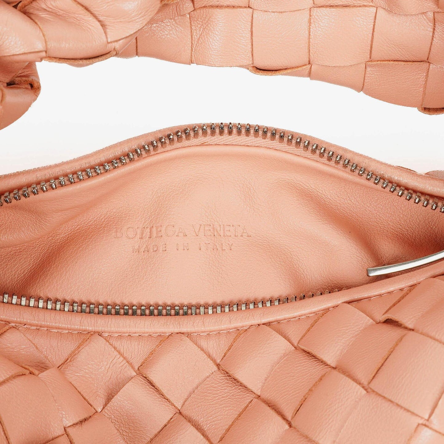 Bottega Veneta Mini Jodie Tasche aus pfirsichfarbenem Nappa Intrecciato