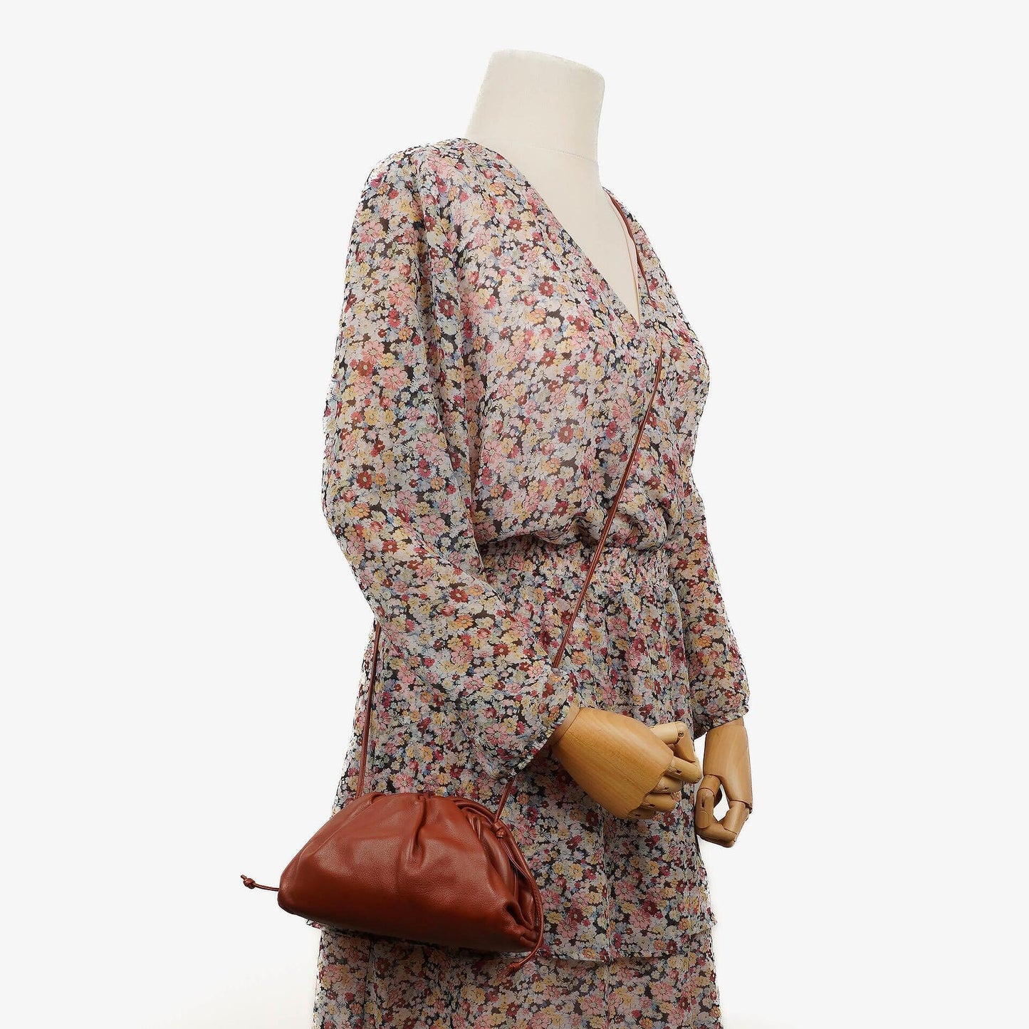 Bottega Veneta Mini Pouch mit Riemen aus braunem Kalbsleder