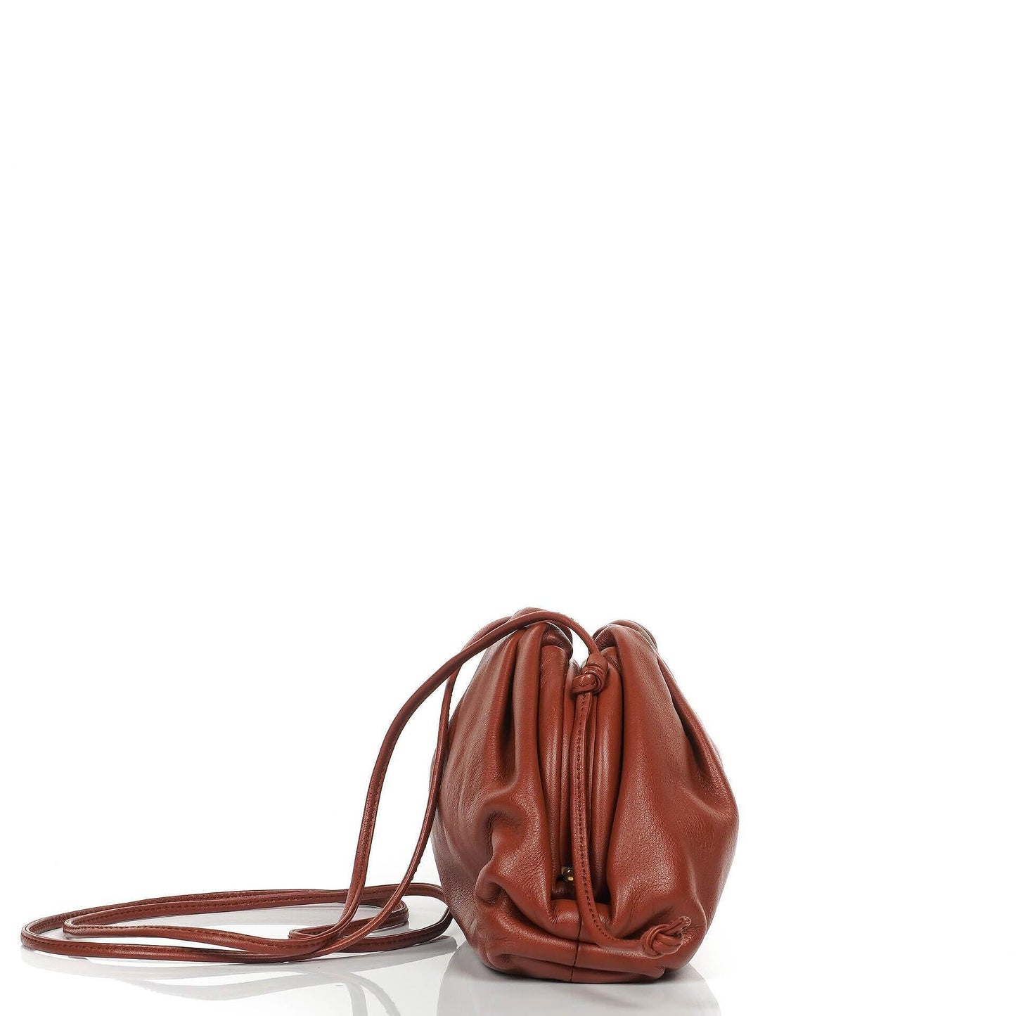 Bottega Veneta Mini Pouch mit Riemen aus braunem Kalbsleder