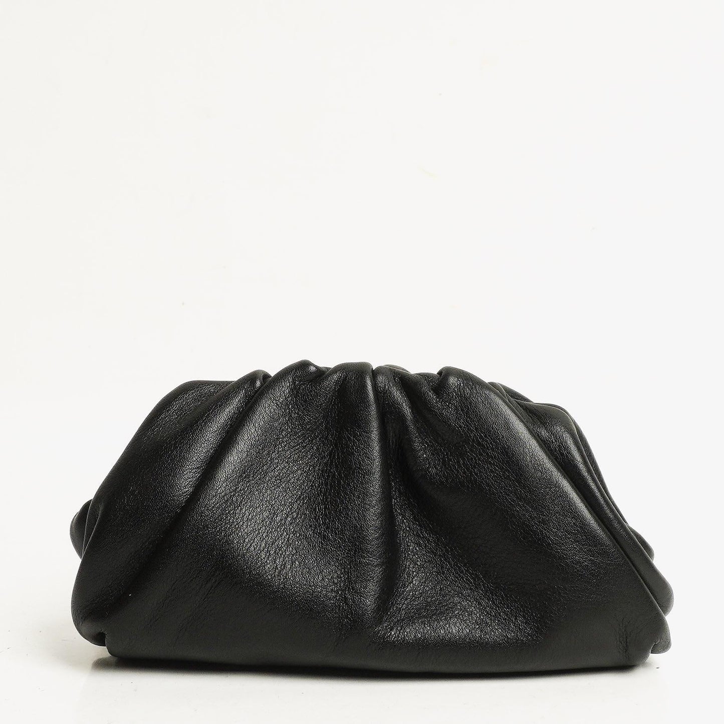 Bottega Veneta Nano Pouch mit Riemen aus schwarzem Kalbsleder