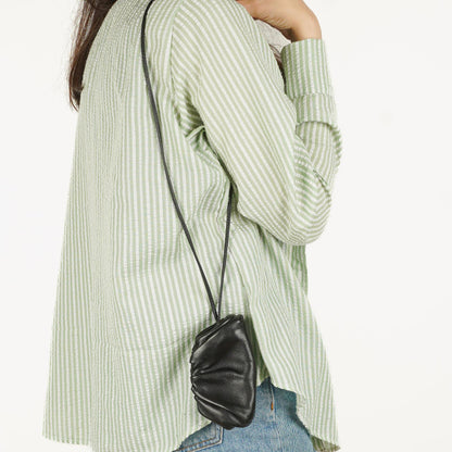 Bottega Veneta Nano Pouch mit Riemen aus schwarzem Kalbsleder