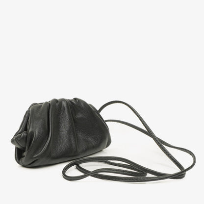 Bottega Veneta Nano Pouch mit Riemen aus schwarzem Kalbsleder