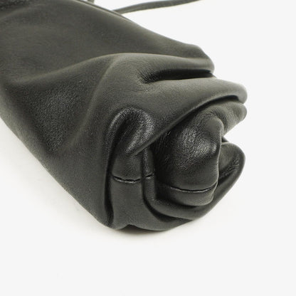 Bottega Veneta Nano Pouch mit Riemen aus schwarzem Kalbsleder