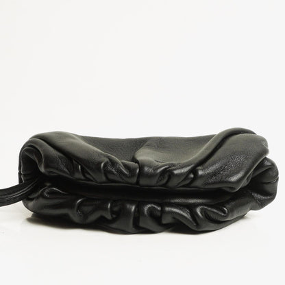 Bottega Veneta Nano Pouch mit Riemen aus schwarzem Kalbsleder