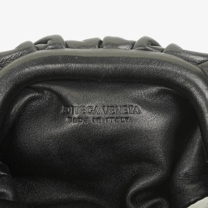 Bottega Veneta Nano Pouch mit Riemen aus schwarzem Kalbsleder
