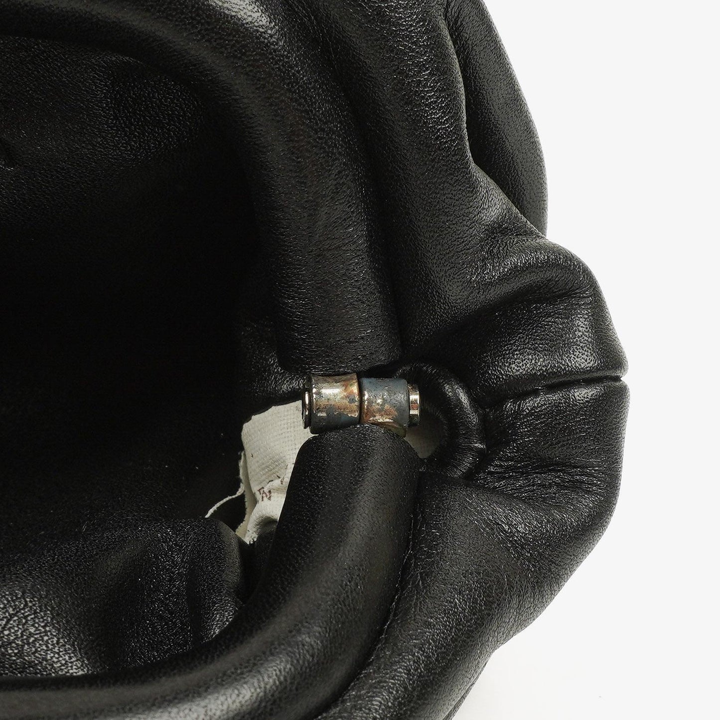 Bottega Veneta Nano Pouch mit Riemen aus schwarzem Kalbsleder