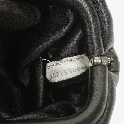 Bottega Veneta Nano Pouch mit Riemen aus schwarzem Kalbsleder