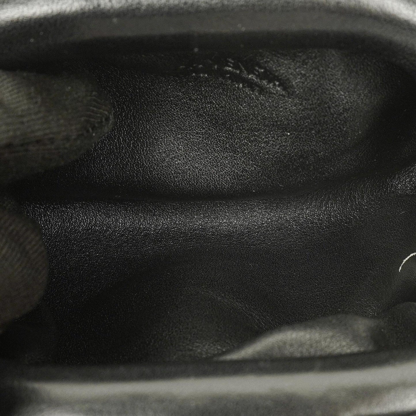 Bottega Veneta Nano Pouch mit Riemen aus schwarzem Kalbsleder